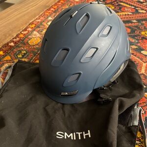 SMITH Matte Blue ski Helmet with bag